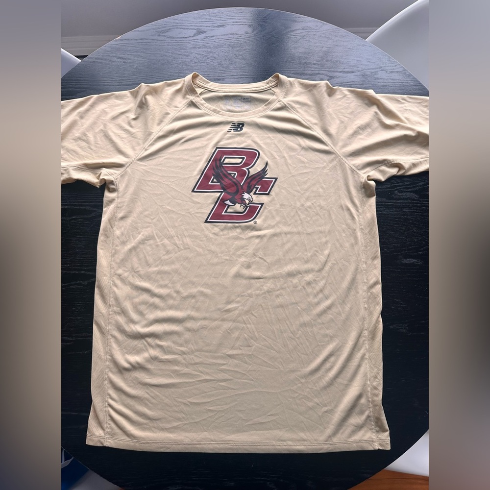 New Balance Men’s T-Shirt – Boston College Logo – Size Large – Pale Yellow